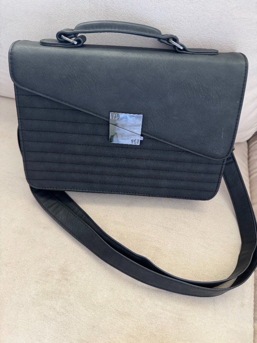 Rad Rev Edgy Crossbody - matte black